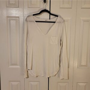 LA made white v-neck long-sleeved pocket tee